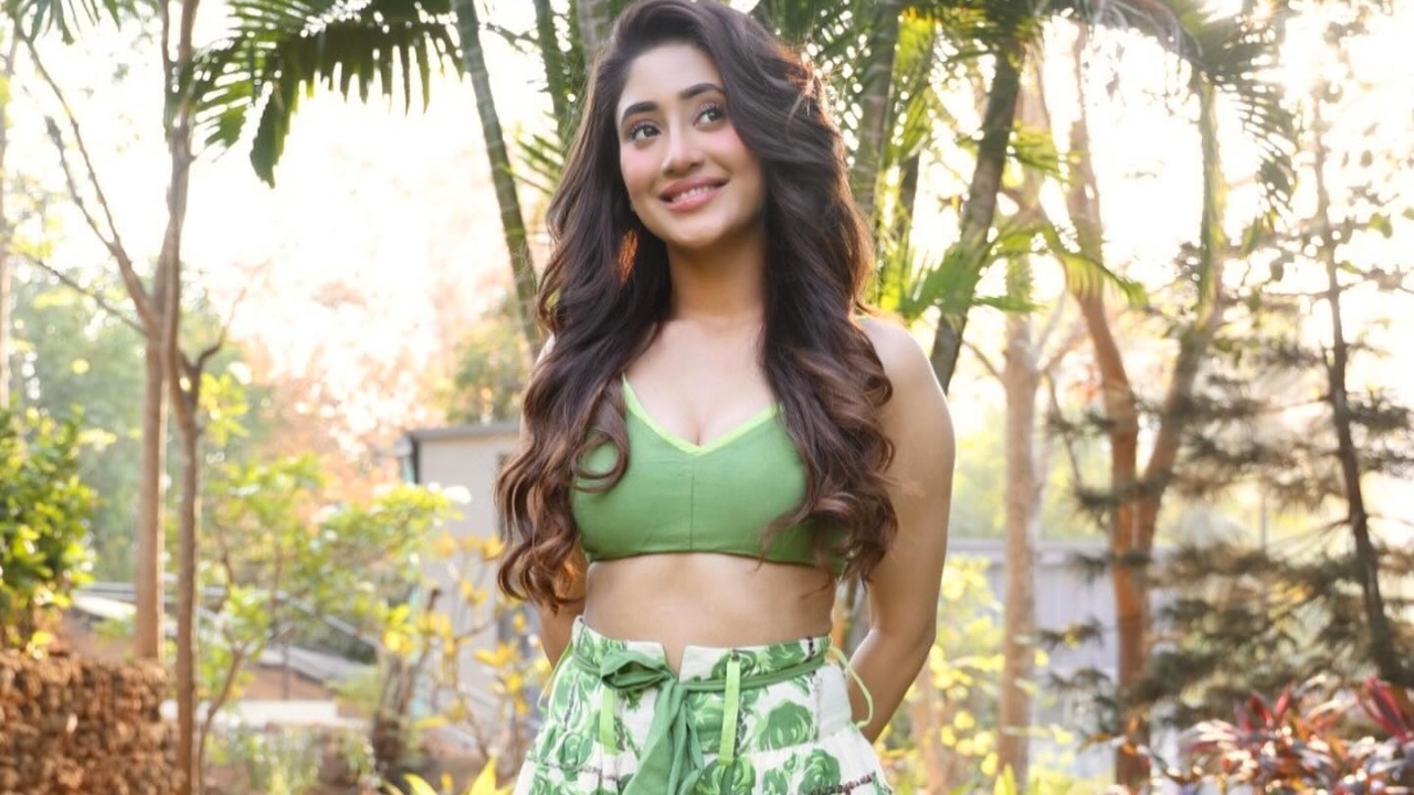 Shivangi Joshi Embraces Tropical Vibes in Floral Co-ords Set 942454