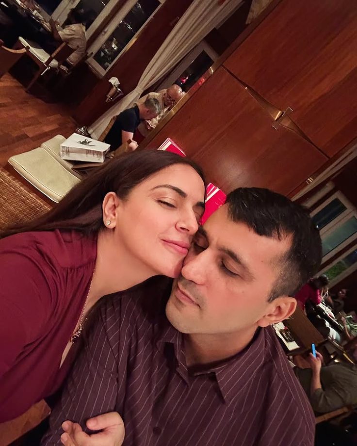 Shraddha Arya Hugs Hubby Rahul Nagal Tight, Drops Mushy Pics From His Birthday 941772
