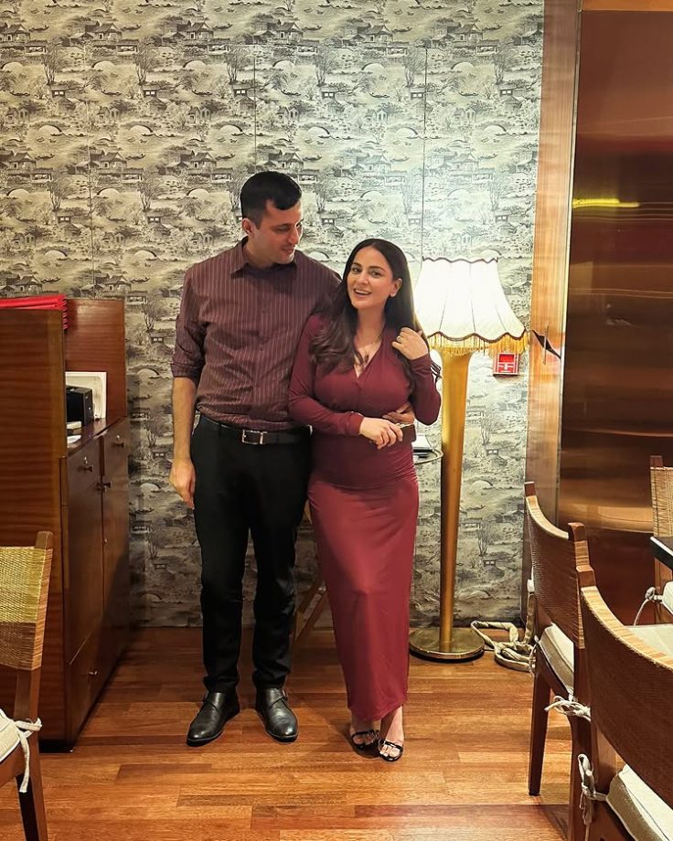 Shraddha Arya Hugs Hubby Rahul Nagal Tight, Drops Mushy Pics From His Birthday 941773