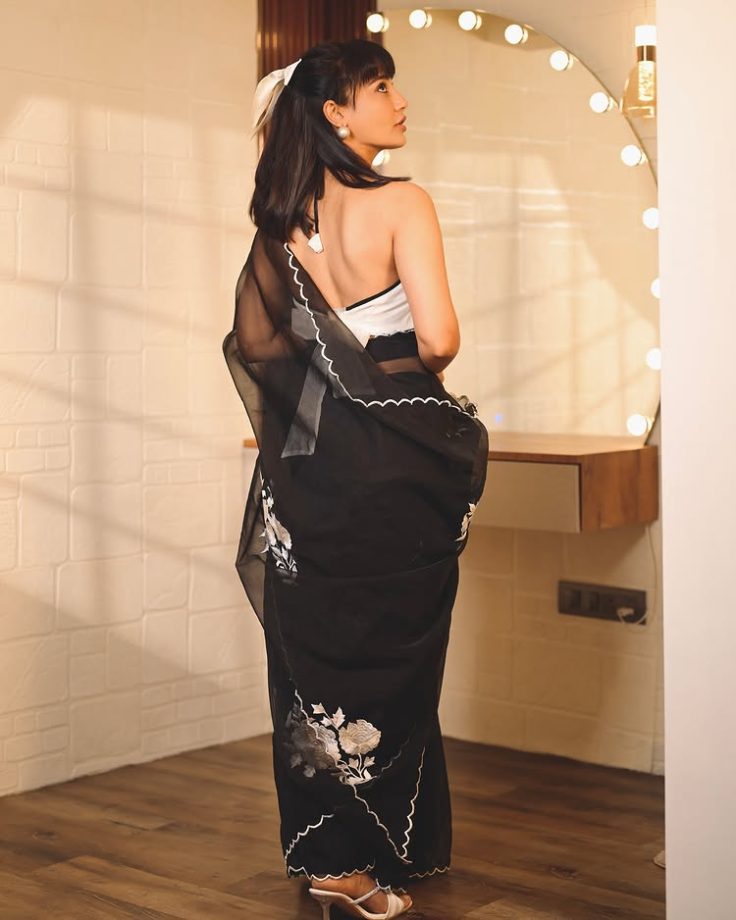 Shweta Tiwari's Ruffle Saree Vs. Surbhi Jyoti's See-Through Look – Who Wins The Trendsetter Title? 941808