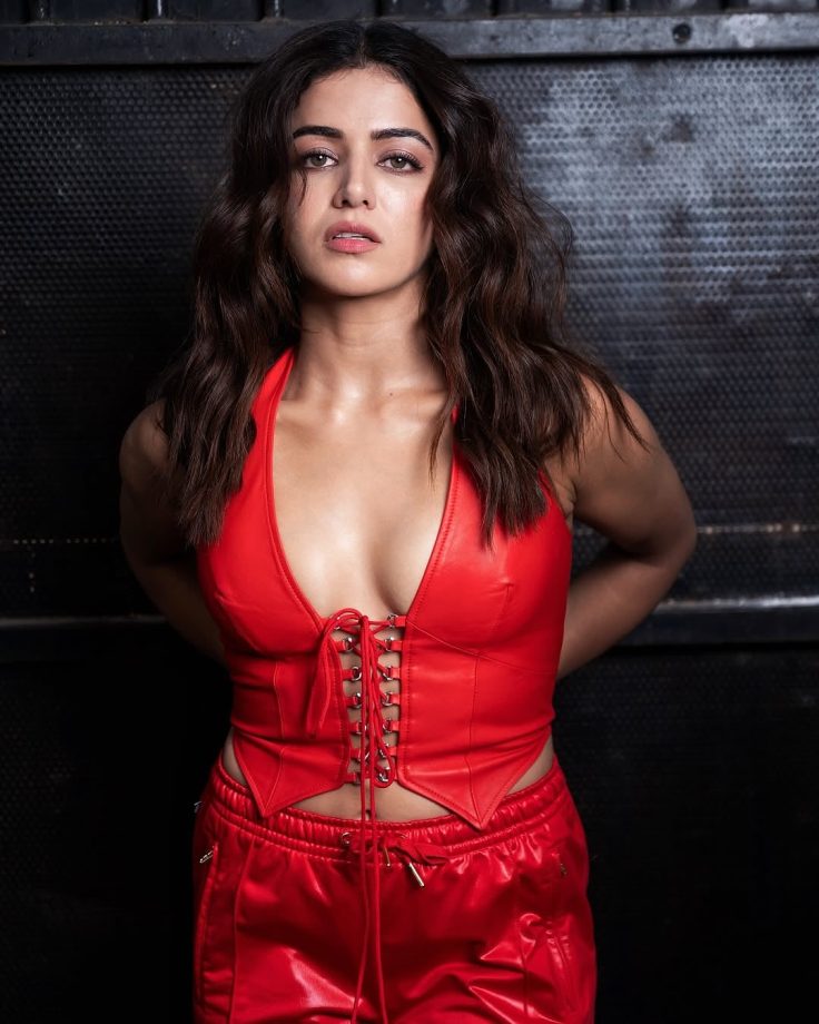 Wamiqa Gabbi in Bold All-Red Ensemble 942446