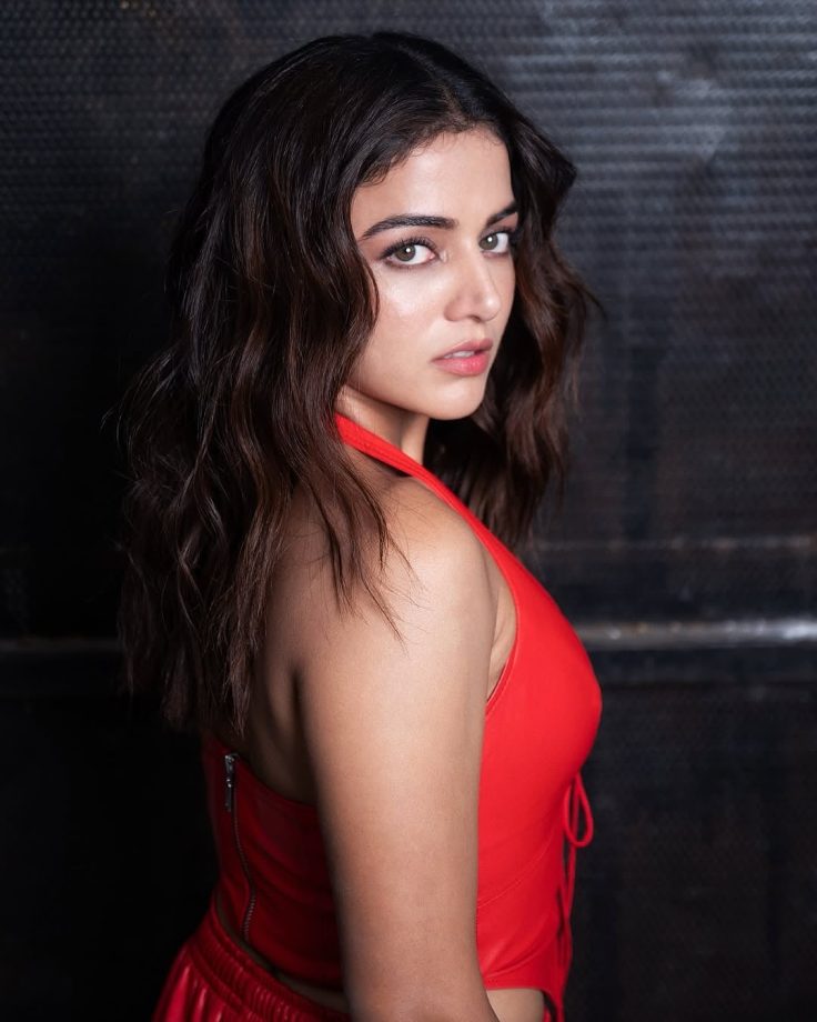 Wamiqa Gabbi in Bold All-Red Ensemble 942444