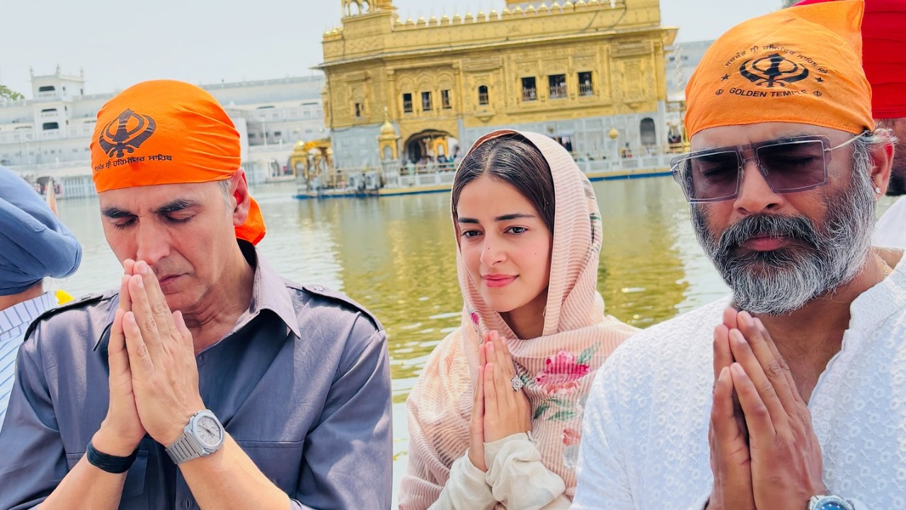 25 Glorious Years: R Madhavan Seeks Blessings With Kesari Chapter 2 Team At Golden Temple 944356