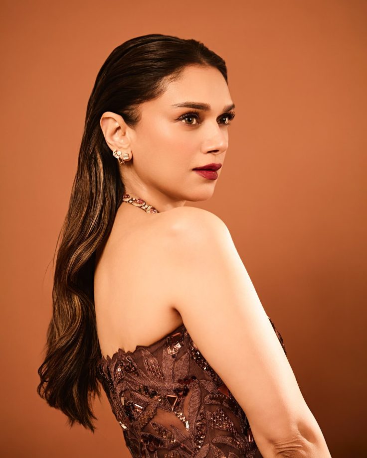 Aditi Rao Hydari Shines in an Elegant Off-Shoulder Brown Dress 943998