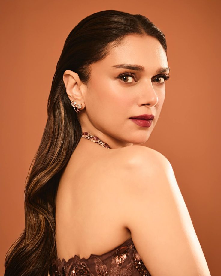 Aditi Rao Hydari Shines in an Elegant Off-Shoulder Brown Dress 944000