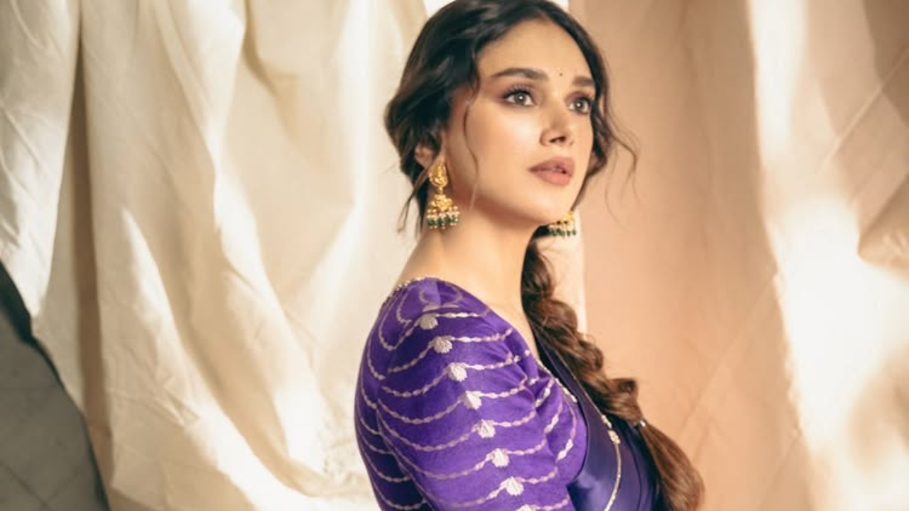 Aditi Rao Hydari Stuns in a Graceful Purple Saree 943346