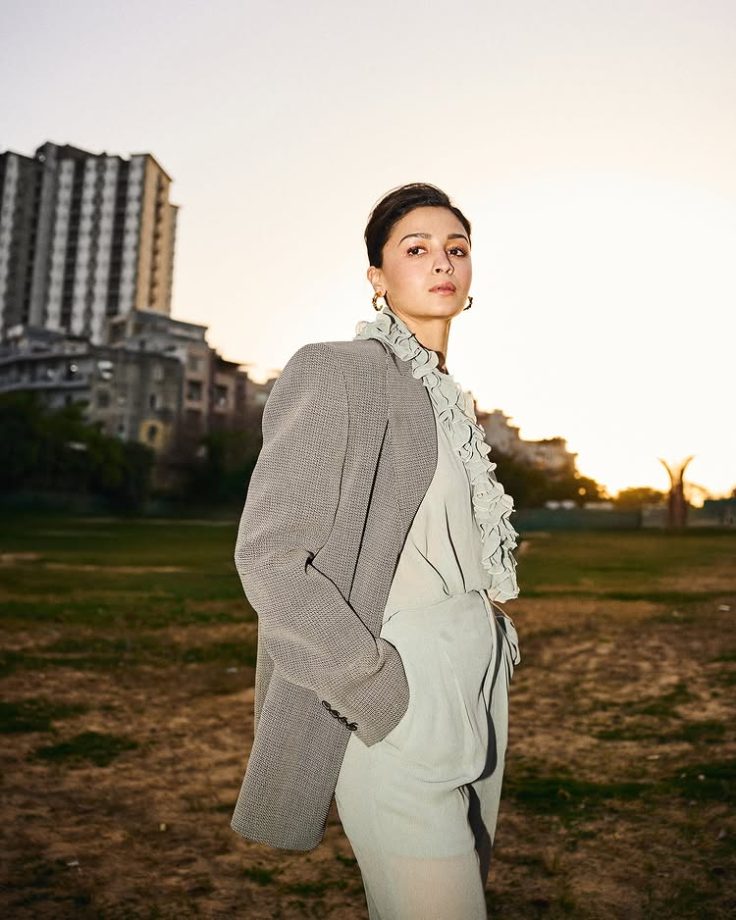 Alia Bhatt Turns Heads in a Grey Pastel Jumpsuit and Sleek Blazer 945101