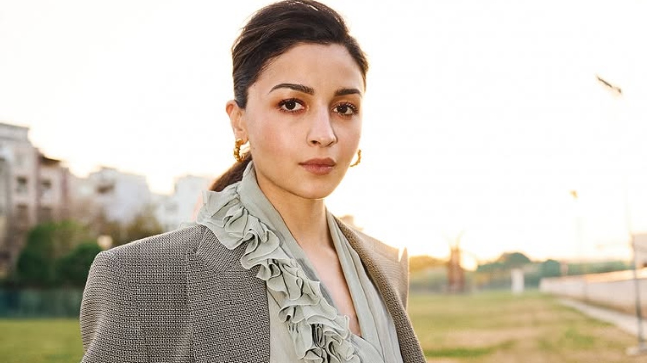 Alia Bhatt Turns Heads in a Grey Pastel Jumpsuit and Sleek Blazer 945099