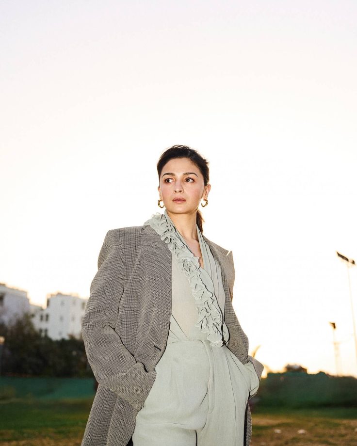 Alia Bhatt's Golden Hour Glow In Chic Gray Blazer Is Unmissable - See Here! 943170