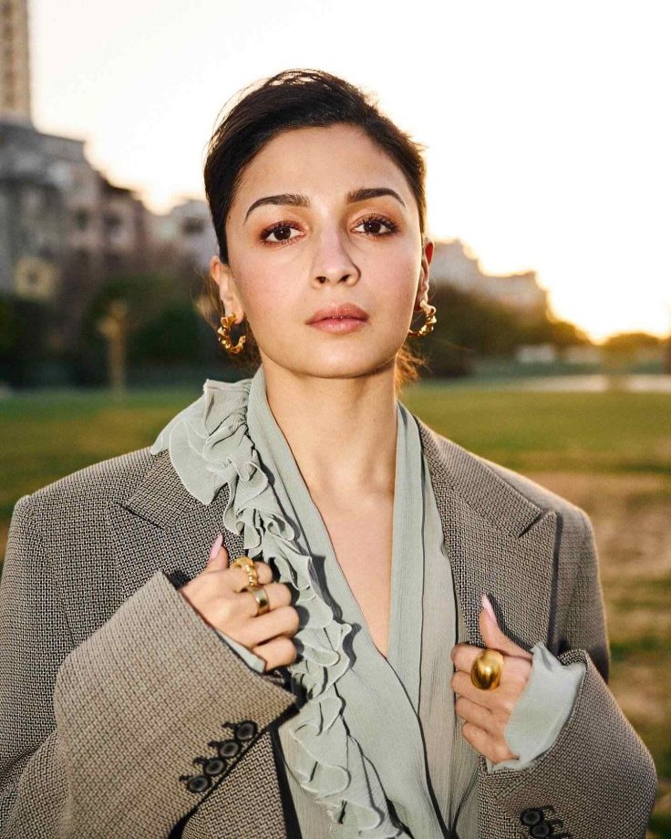 Alia Bhatt's Golden Hour Glow In Chic Gray Blazer Is Unmissable - See Here! 943173