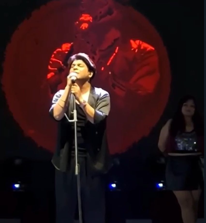 Ankit Tiwari's Vrindavan Concert Creates Magic as he replaces the word 'Yara' with 'Radha' for 