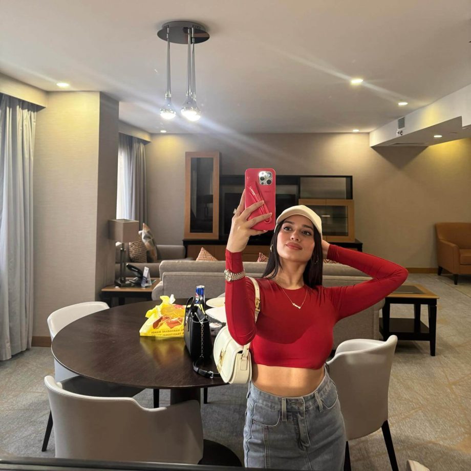 Avneet Kaur, Jannat Zubair & Anushka Sen Set Summer On Fire With Bold Tops & Denim Looks 945376