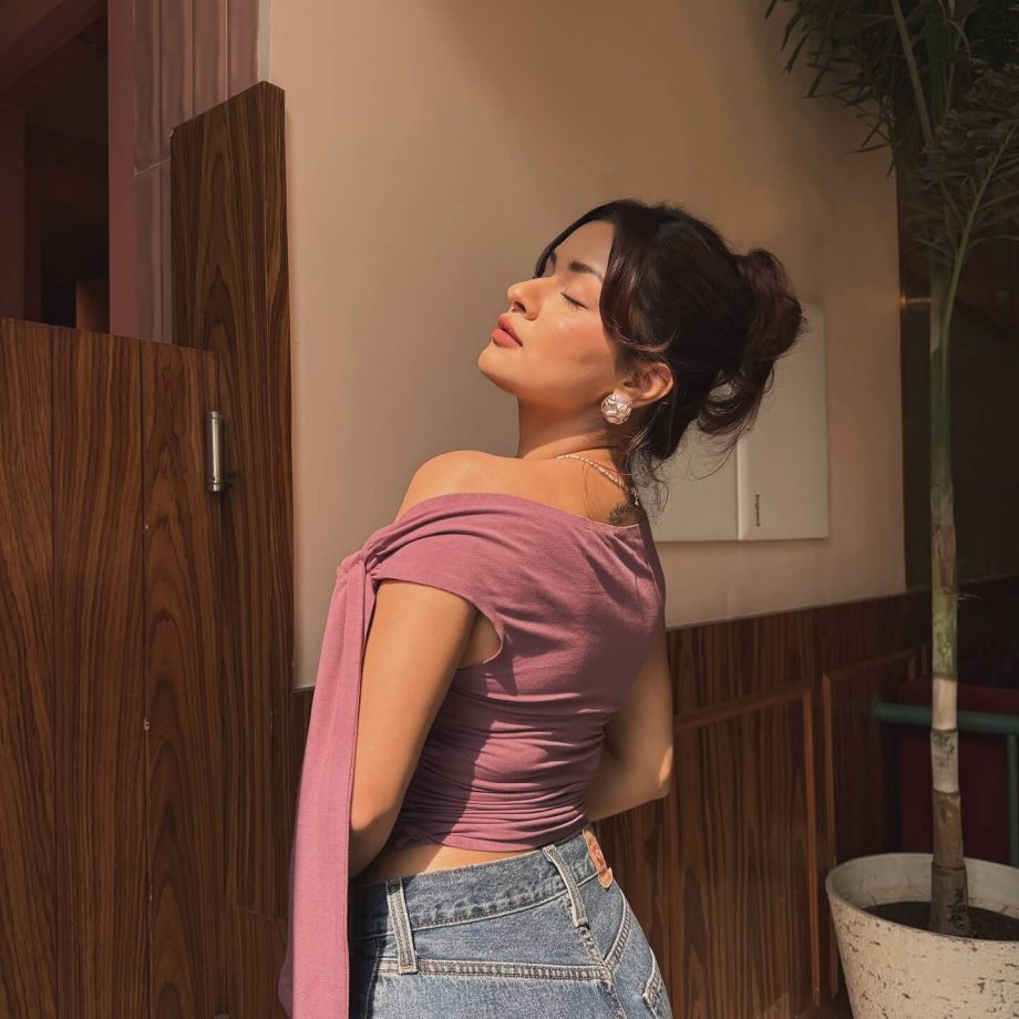 Avneet Kaur, Jannat Zubair & Anushka Sen Set Summer On Fire With Bold Tops & Denim Looks 945371