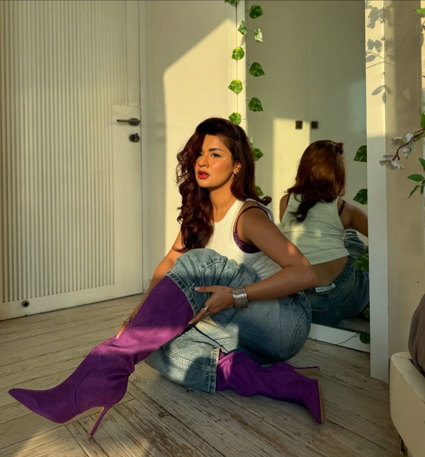 Avneet Kaur Turns Up Heat In Summer With Her Bold Unbuttoned Jeans Look 942945