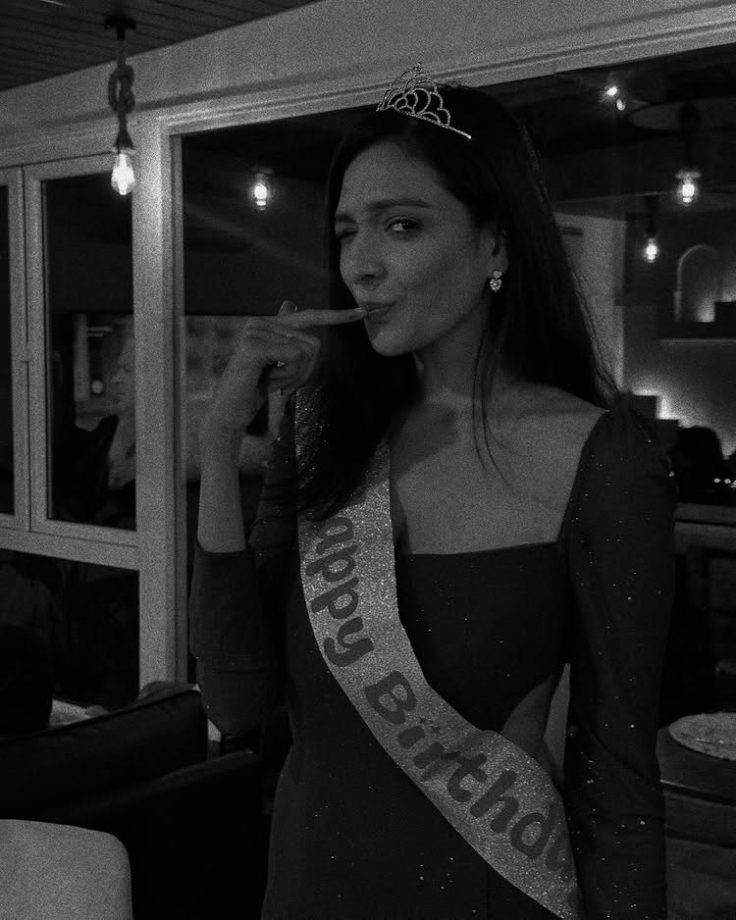 Bhagya Lakshmi's Aishwarya Khare Flaunts Diamond Ring In Birthday Photos - Is She Engaged? 945136