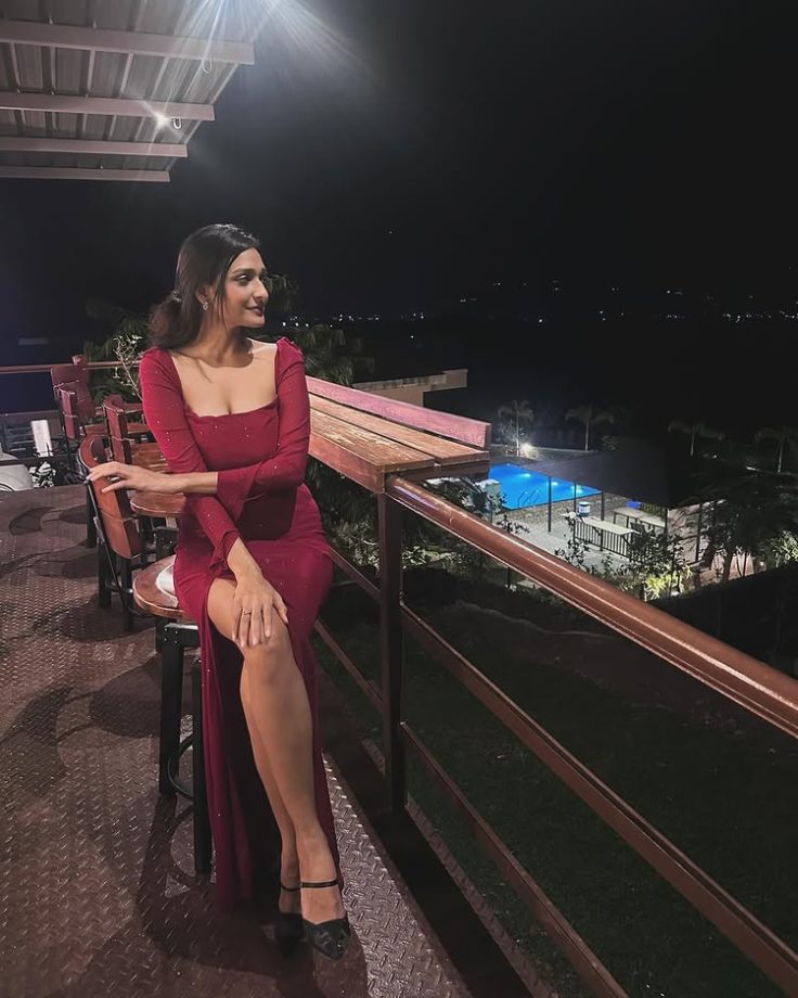Bhagya Lakshmi's Aishwarya Khare Flaunts Diamond Ring In Birthday Photos - Is She Engaged? 945137
