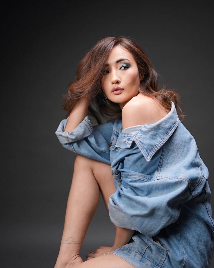 Chum Darang Turns Up Heat In Oversized Denim Shirt – See Bold Photos 943470