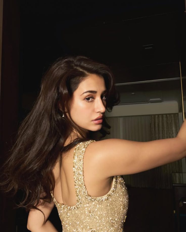 Disha Patani in a Golden Shimmery Dress for a Glamorous Look 945144