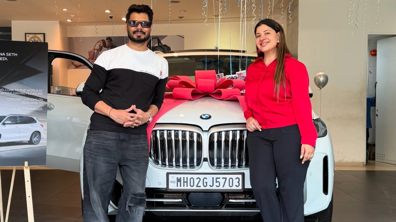 Dupahiya Fame Avinash Dwivedi Expresses Love With Grand Gesture – Buys Sambhavna Seth Her Dream Car 943699