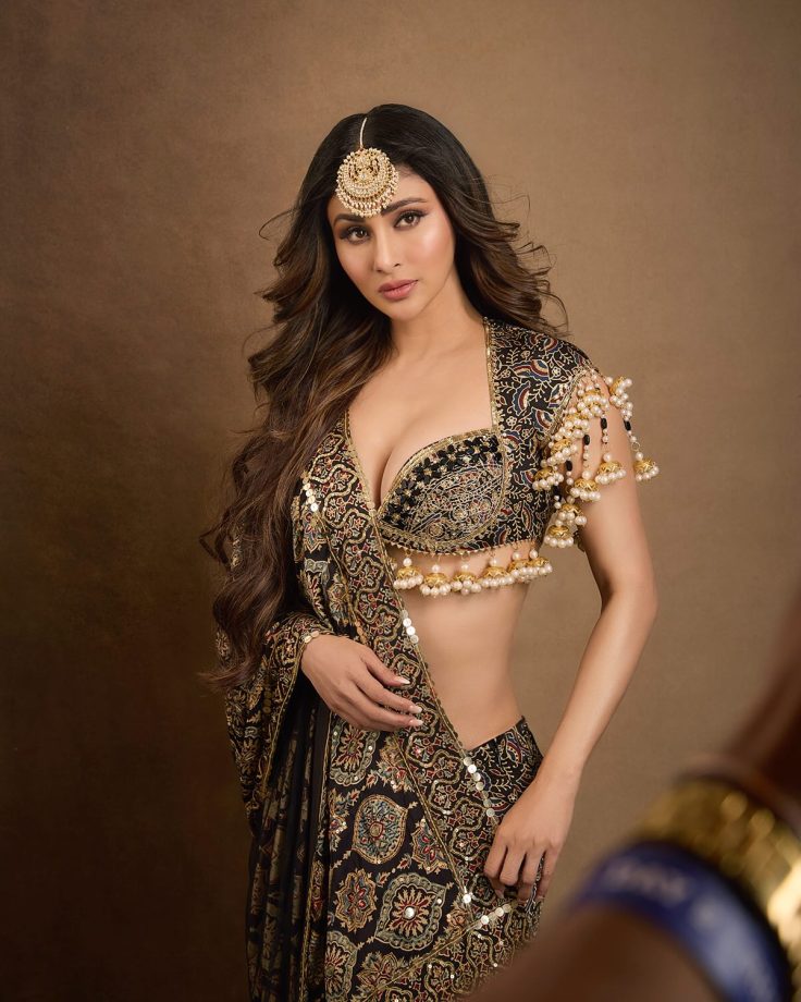 In Photos: Mouni Roy Slays Fusion Fashion In Sultry Black Ajrakh Saree-Lehenga Look 944409