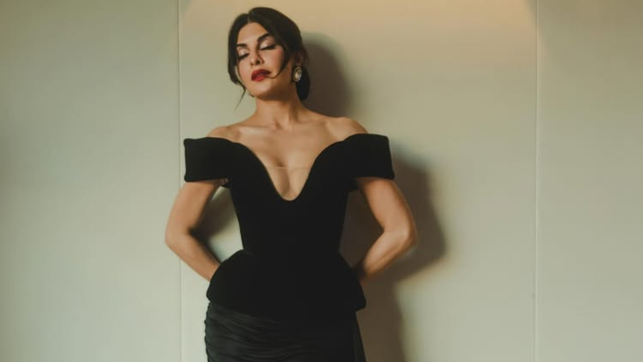 Jacqueline Fernandez's Black Mini Dress is the Ultimate Showstopper 945126