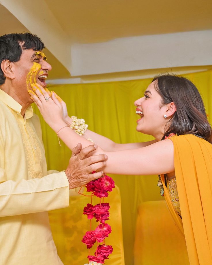 Jannat Zubair's Yellow Corset Blouse & Satin Saree Is Perfect Haldi Dream For Brides - See Pics 944343