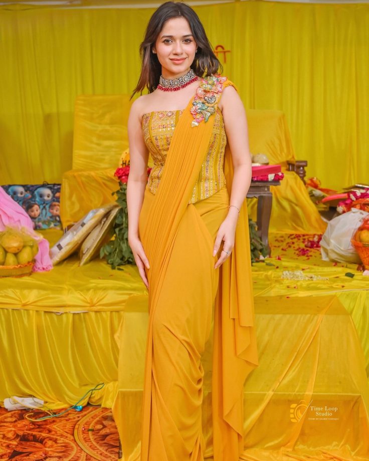 Jannat Zubair's Yellow Corset Blouse & Satin Saree Is Perfect Haldi Dream For Brides - See Pics 944344