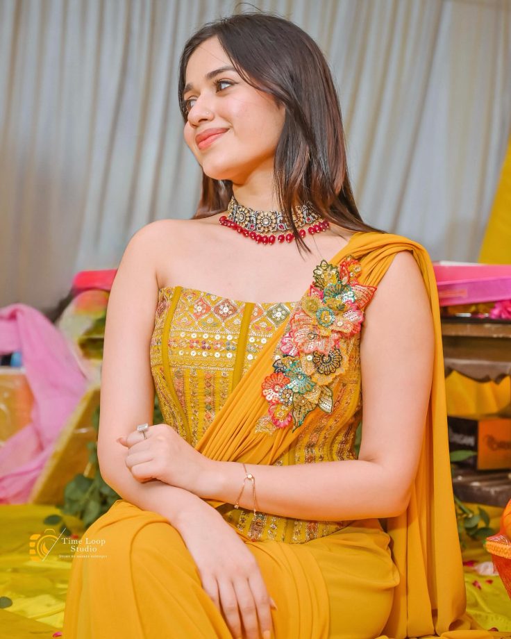Jannat Zubair's Yellow Corset Blouse & Satin Saree Is Perfect Haldi Dream For Brides - See Pics 944342