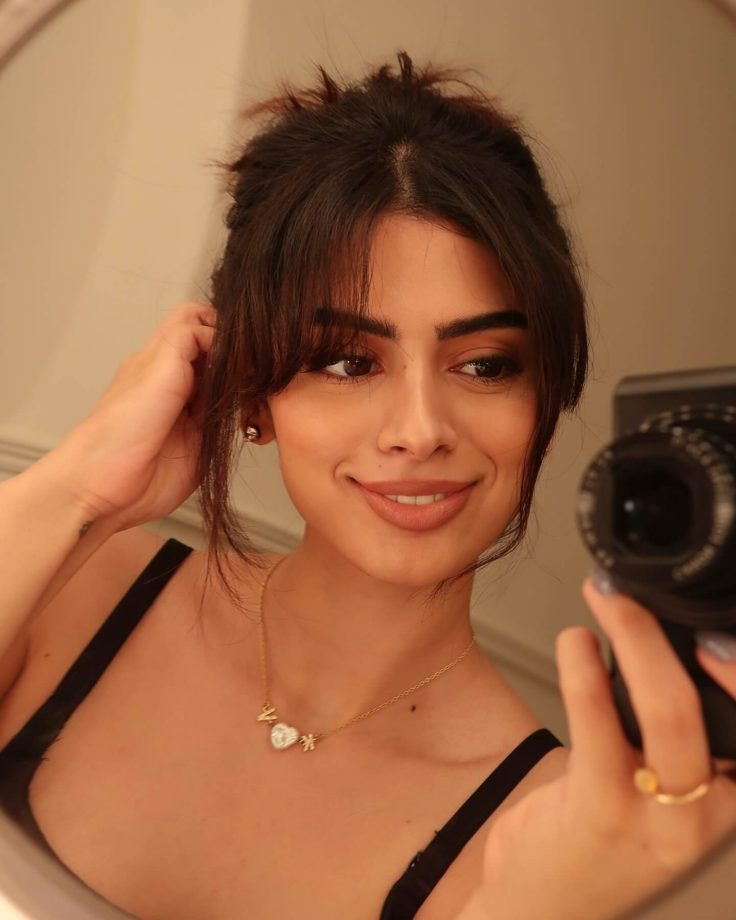 Khushi Kapoor Rocks the Effortless Chic Look in a Checkered Dress 946026