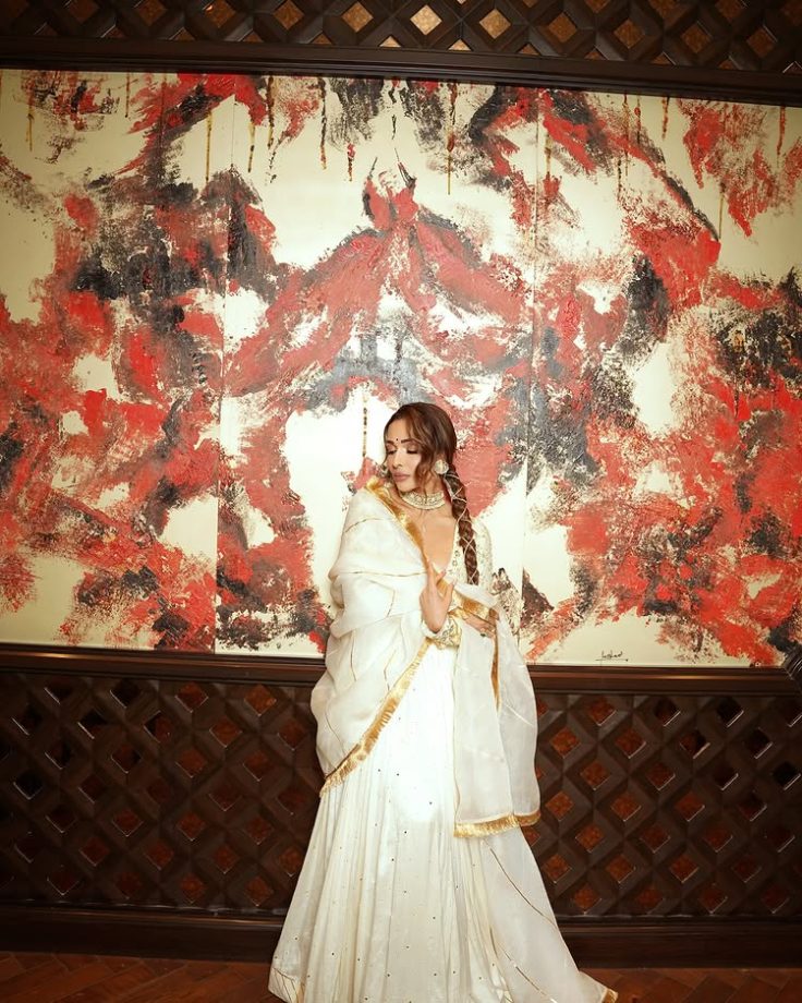 Malaika Arora Dazzles in a Regal White Anarkali 943361