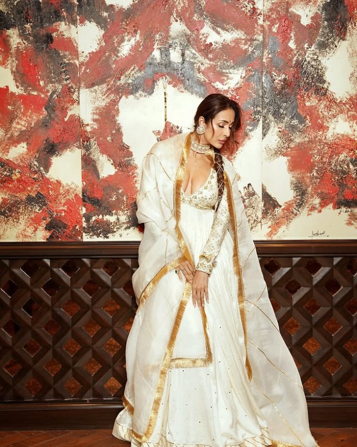 Malaika Arora Dazzles in a Regal White Anarkali 943363