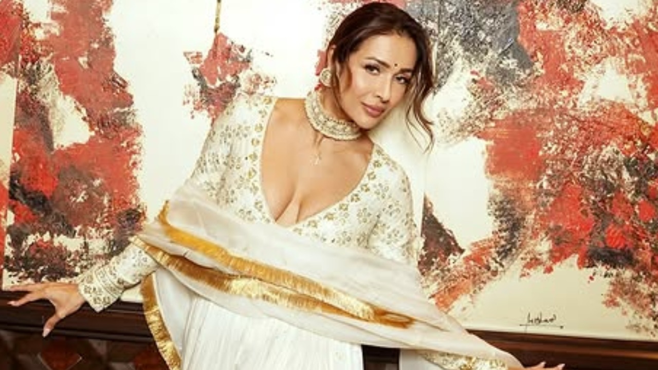 Malaika Arora Dazzles in a Regal White Anarkali 943359