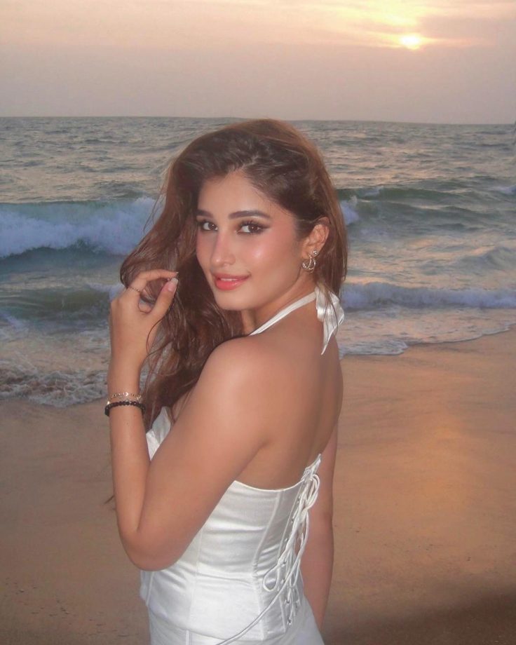 Manushi Chhillar, Rasha Thadani & Khushi Kapoor Approved Beach Outfits to Steal This Summer 944520