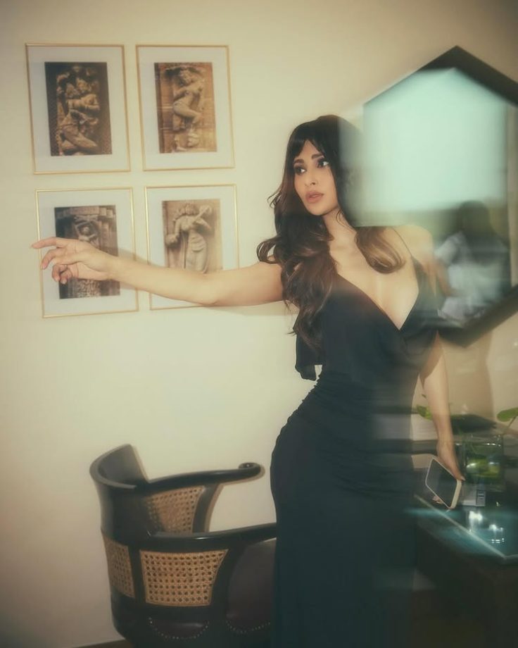 Mouni Roy Brings Old-School Glamour in a Chic Black Dress 943391