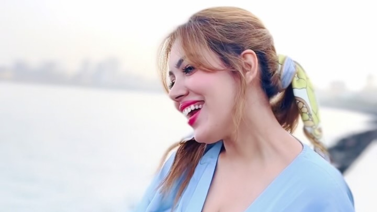 Munmun Dutta's Dadar Flower Market Visit Goes Viral: Fans React To Babita Iyer's Real-Life Charm 946079