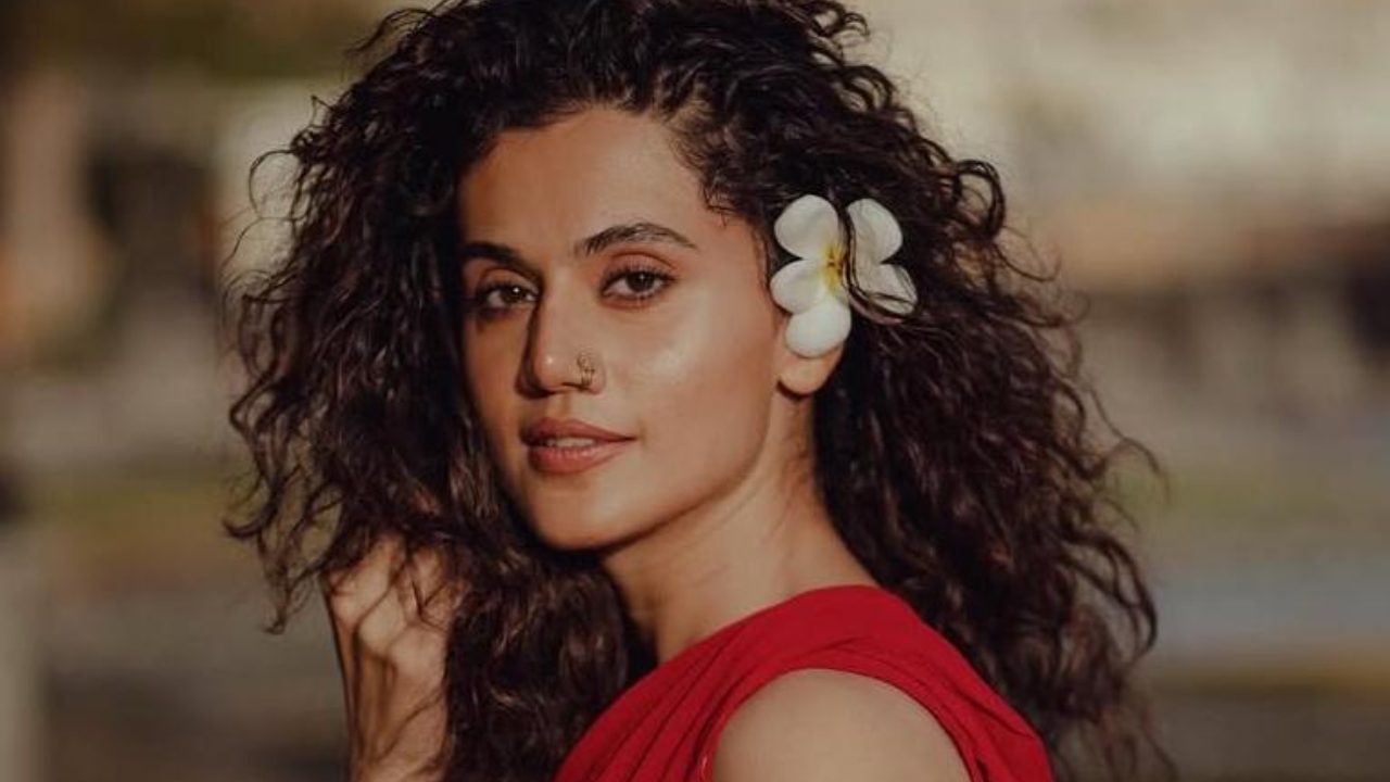“Pandit Ji, What say?” Is Taapsee Pannu hinting at the 3rd installment of Haseen Dillruba? 943964