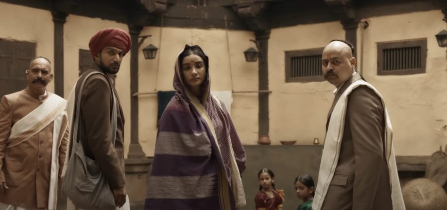 'Phule' Review: History Roars, Cinema Snoozes 945761