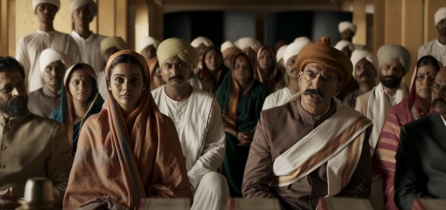 'Phule' Review: History Roars, Cinema Snoozes 945762