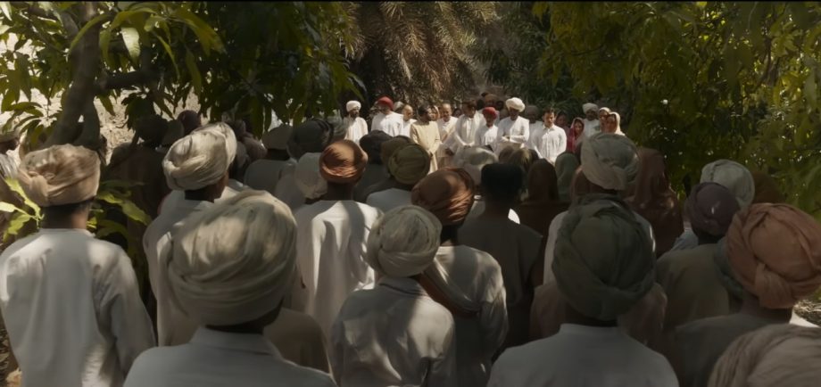 'Phule' Review: History Roars, Cinema Snoozes 945764