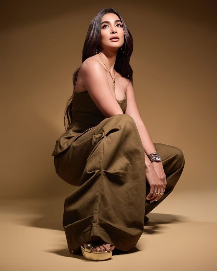 Pooja Hegde Shines in a Brownish Co-Ord Set with Subtle Glam 945091