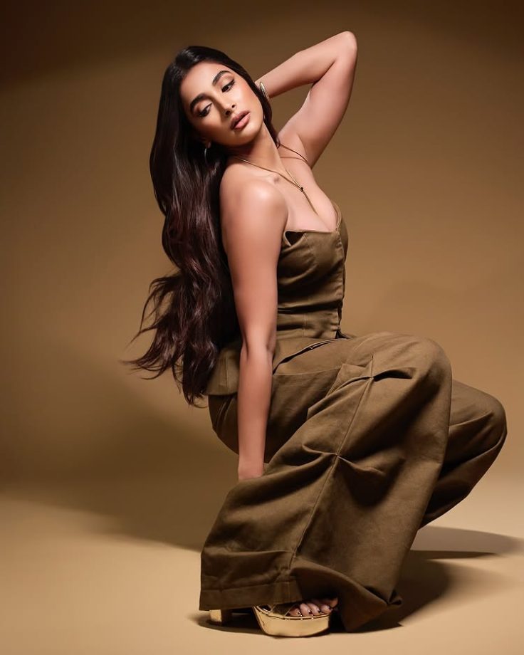 Pooja Hegde Shines in a Brownish Co-Ord Set with Subtle Glam 945095
