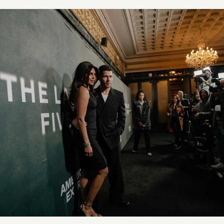 Priyanka Chopra Kisses Hubby Nick Jonas At His Broadway Debut - See Viral Pics 943833
