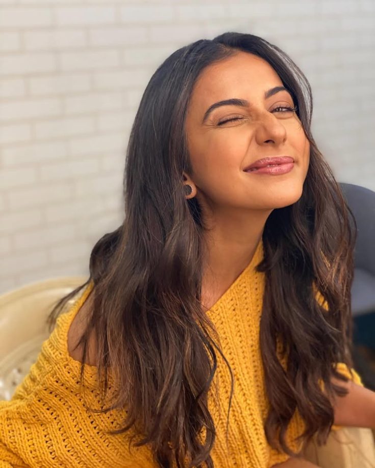 Rakul Preet Singh Promotes Healthy Living With A Key Message On World Health Day 943565