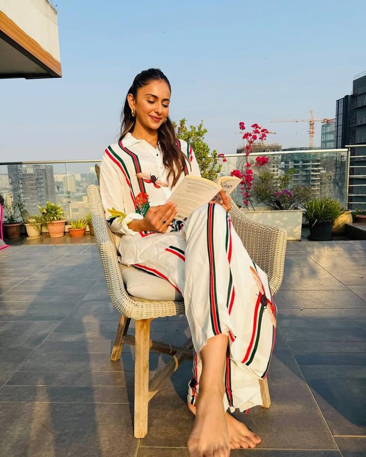 Rakul Preet Singh Promotes Healthy Living With A Key Message On World Health Day 943570