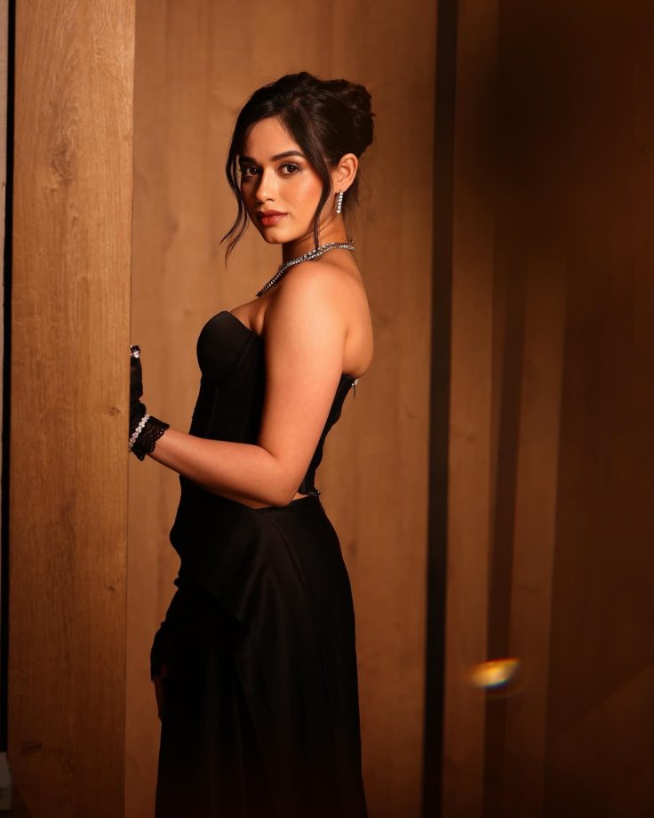 Reem Shaikh's Angelic White Or Jannat Zubair's Bold Black – Whose Skirt-Top Glam Looks Better? 944857