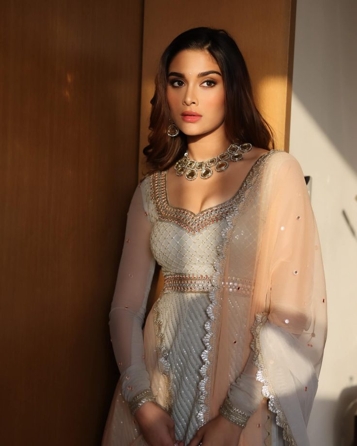 Saiee Manjrekar Stuns in a Timeless White Anarkali Ensemble 945996