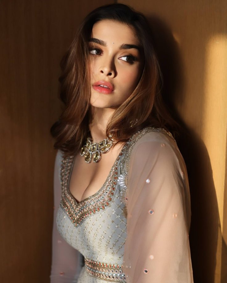 Saiee Manjrekar Stuns in a Timeless White Anarkali Ensemble 946004