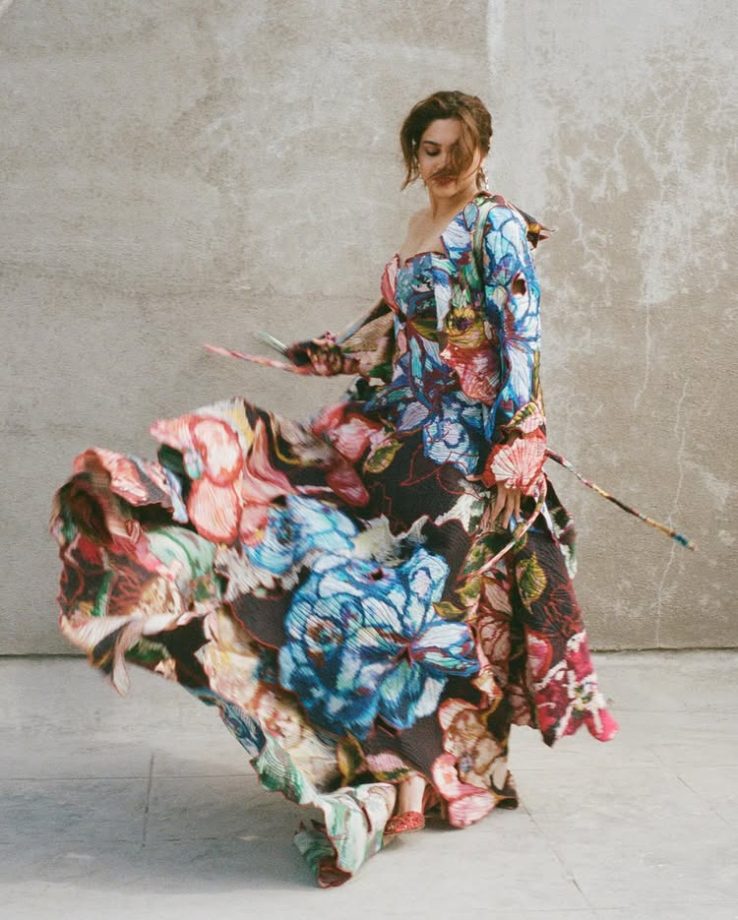 Sharvari Wagh Blooms in a Vibrant Floral Ensemble 943340