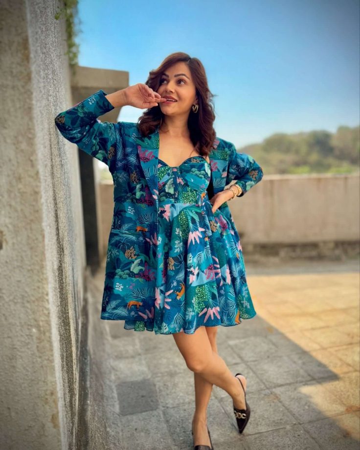 Slay This Summer in Style: Celebrity-Approved Floral Dresses and Bold Prints 944624
