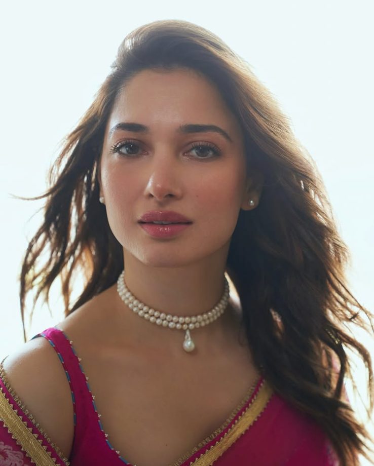 Tamannaah Bhatia Looks Ethereal in a Gulabi Pink Saree 943379